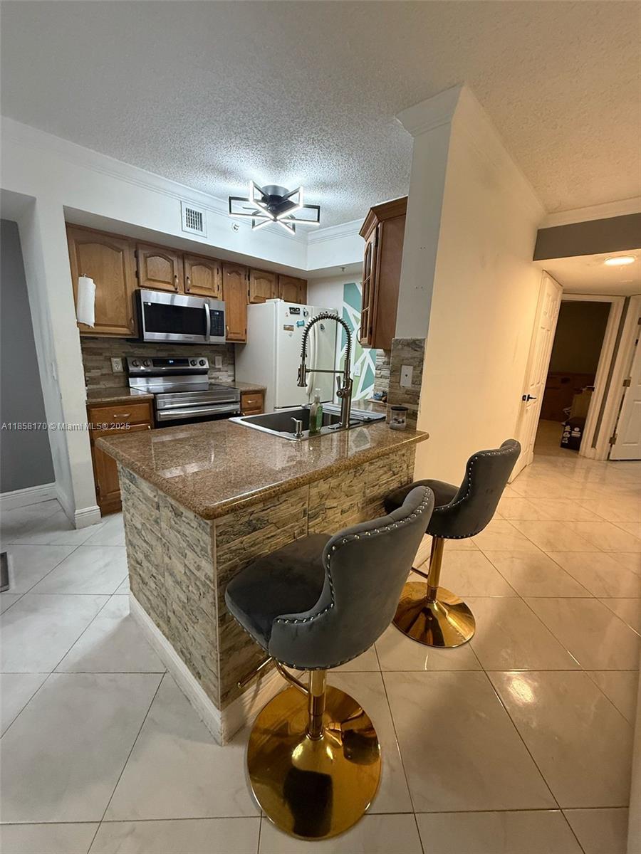2427 Centergate Dr 107