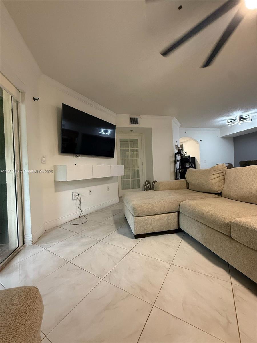 2427 Centergate Dr 107