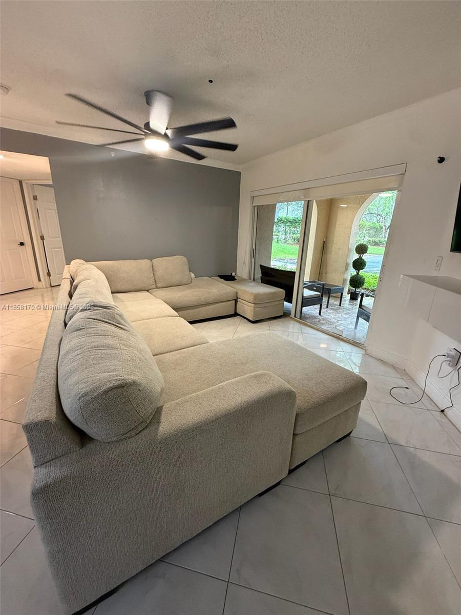 2427 Centergate Dr 107