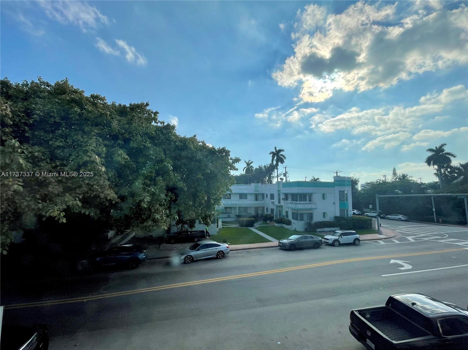 SANTANA CONDO - Residential