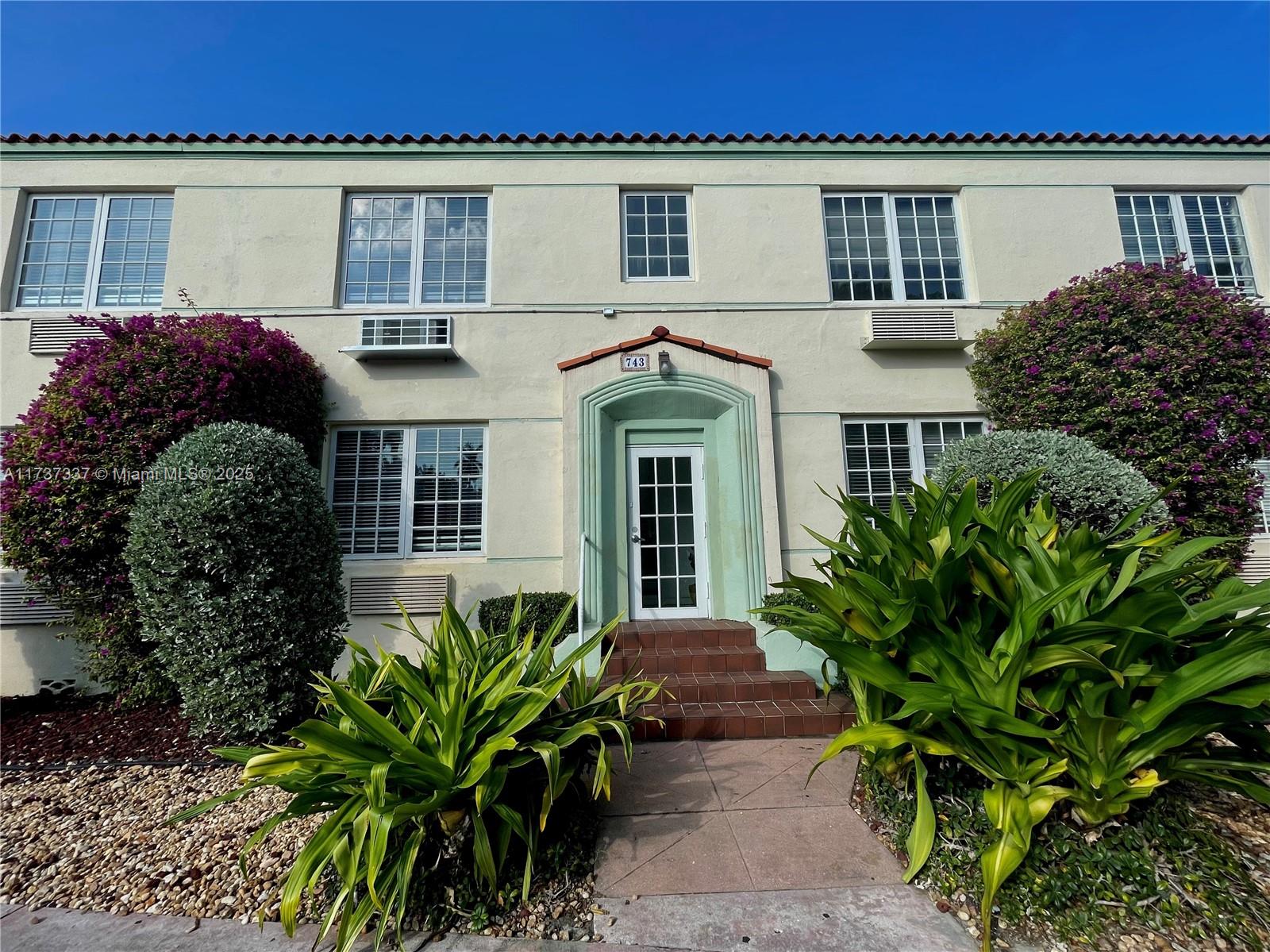 SANTANA CONDO - Residential