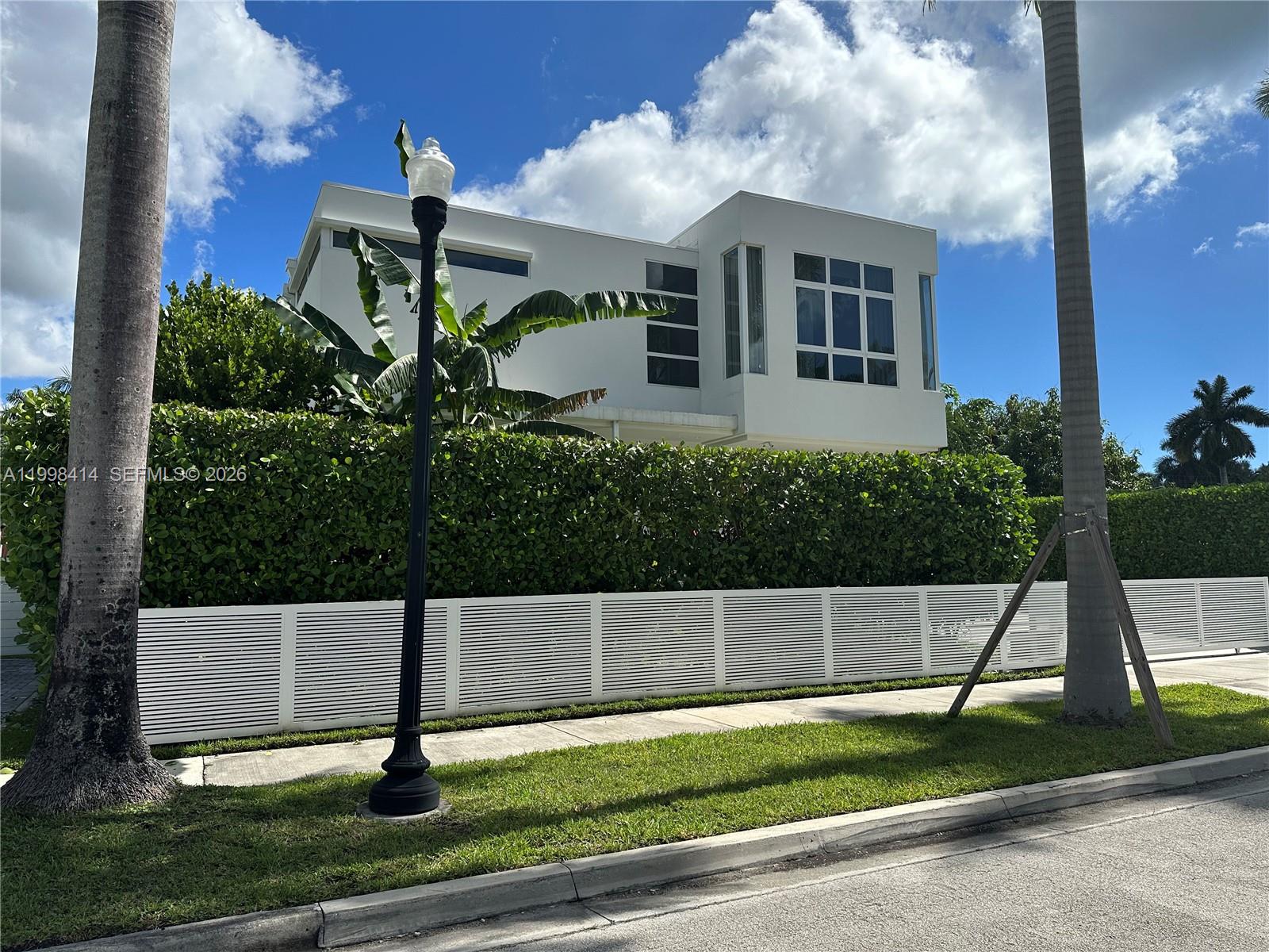 HOLLYWOOD LAKES SECTION - Residential