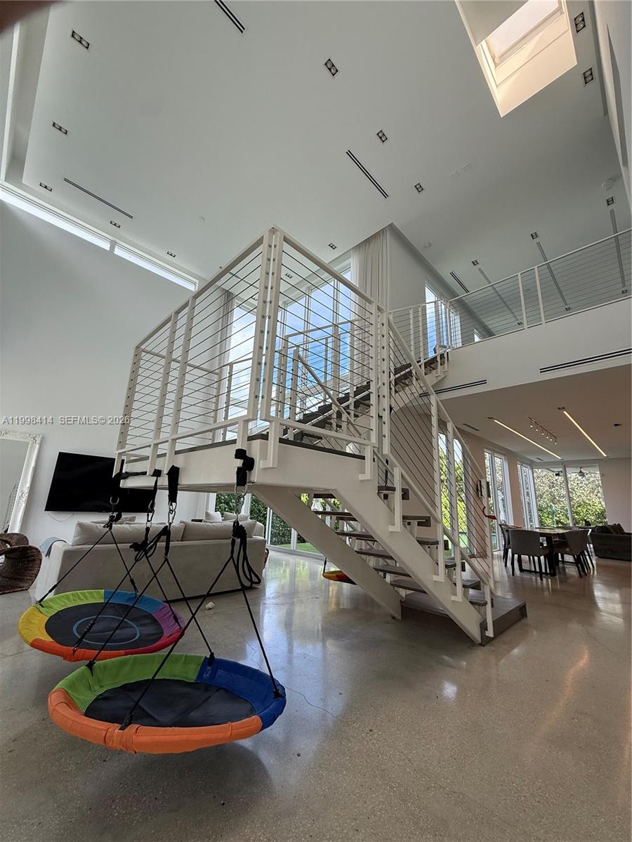 HOLLYWOOD LAKES SECTION - Residential