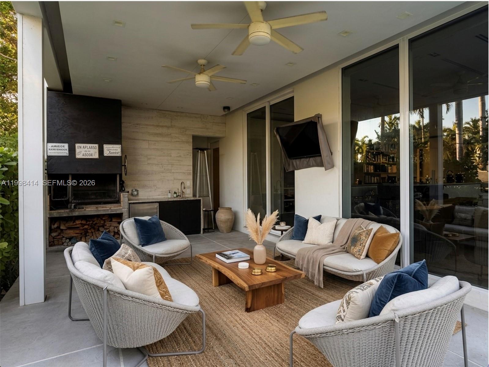 HOLLYWOOD LAKES SECTION - Residential