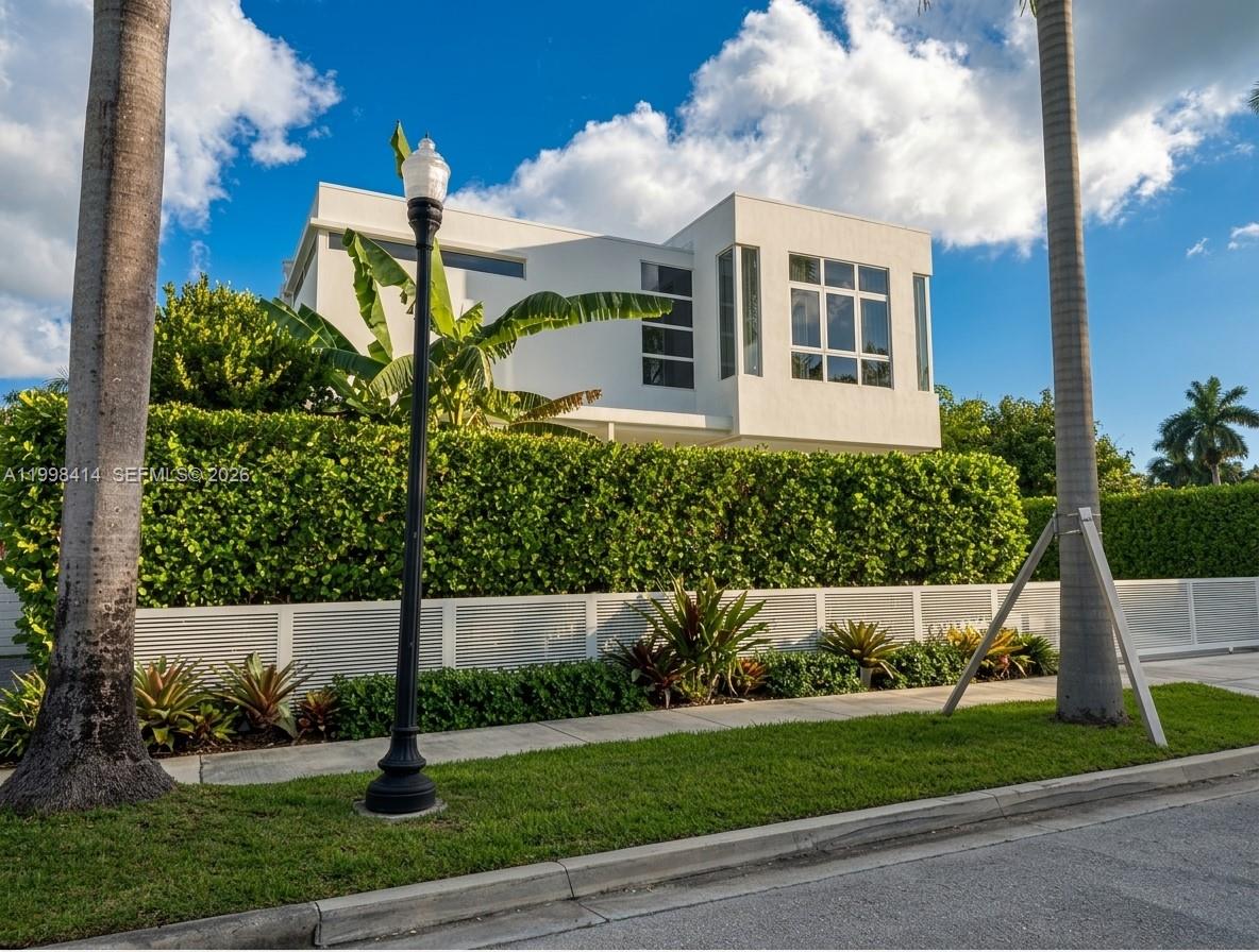 HOLLYWOOD LAKES SECTION - Residential