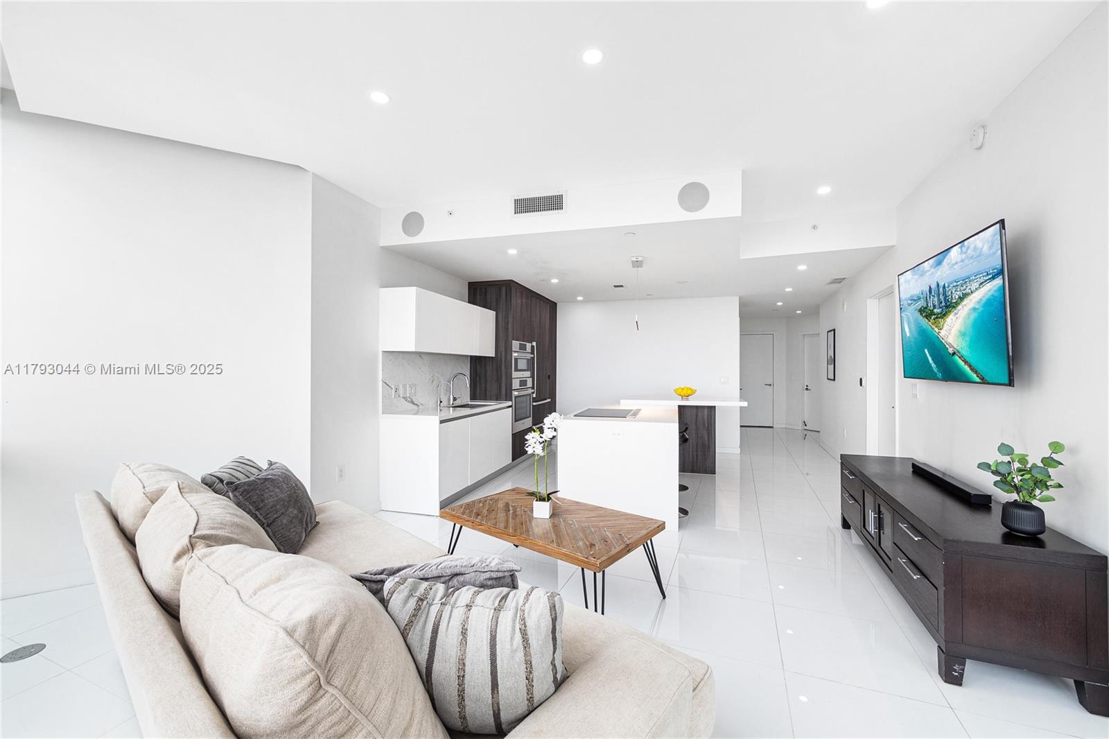 851 NE 1st Ave 2604
