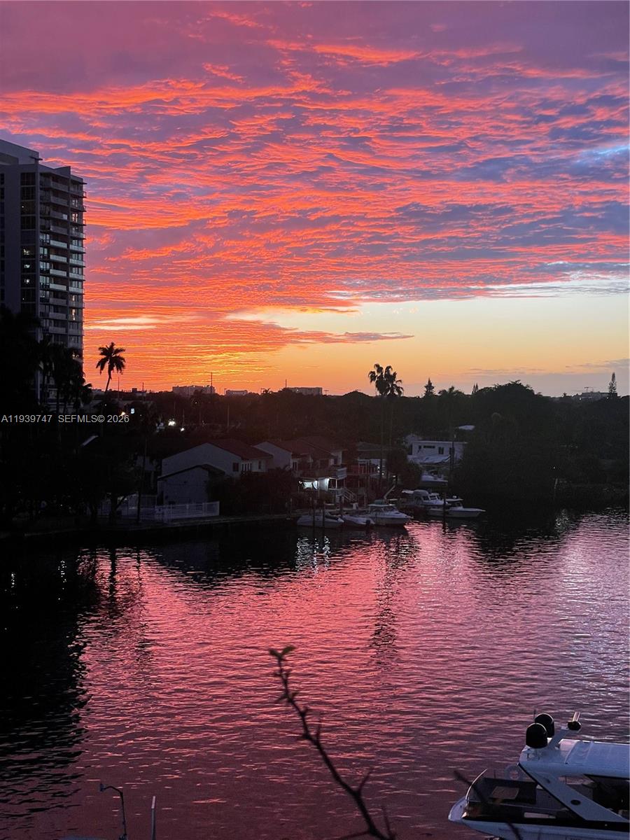 SERENITY ON THE RIVER CON - Residential