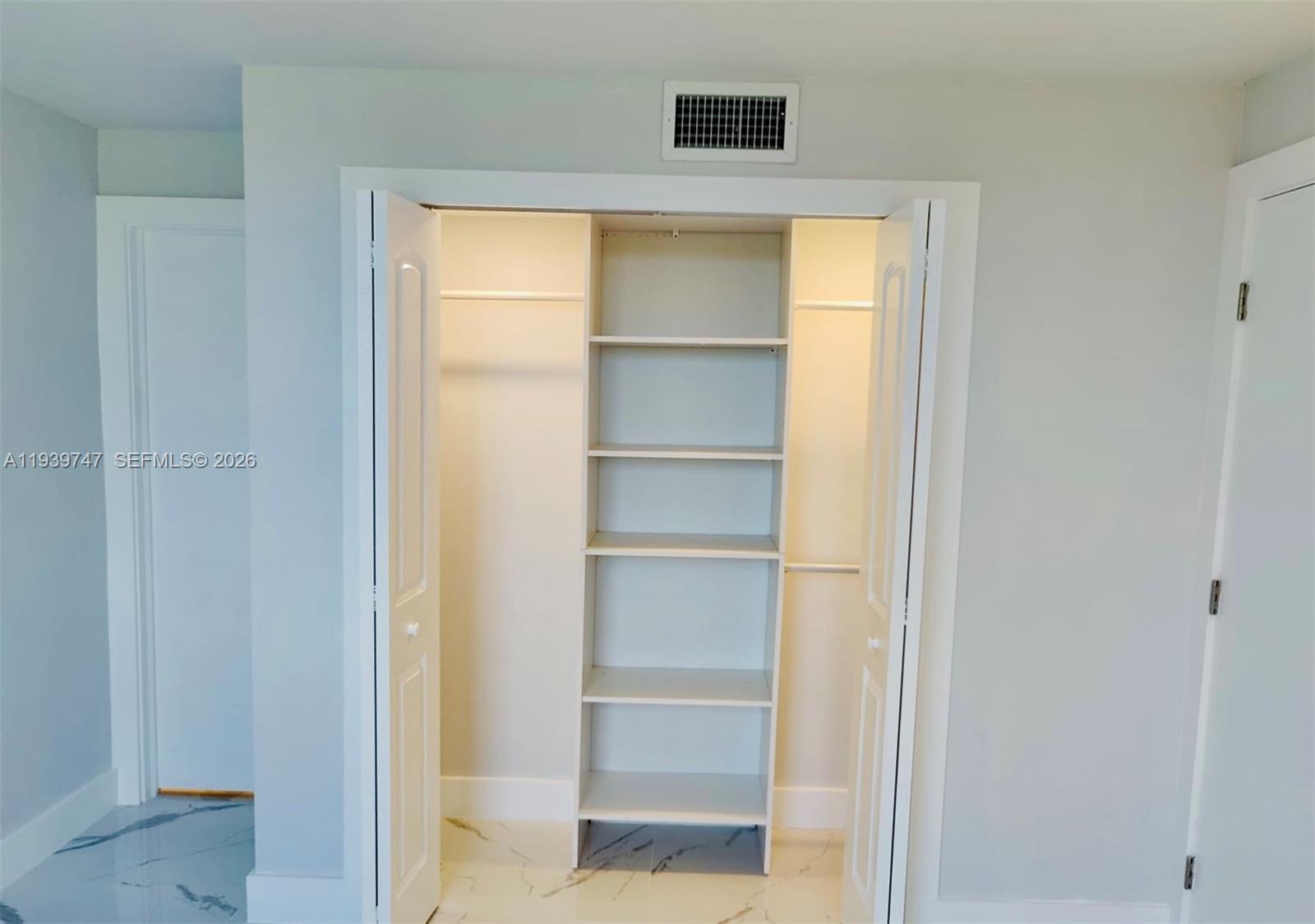 SERENITY ON THE RIVER CON - Residential