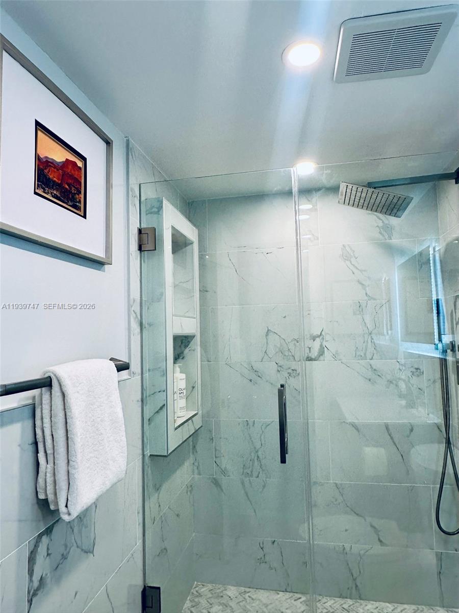 SERENITY ON THE RIVER CON - Residential