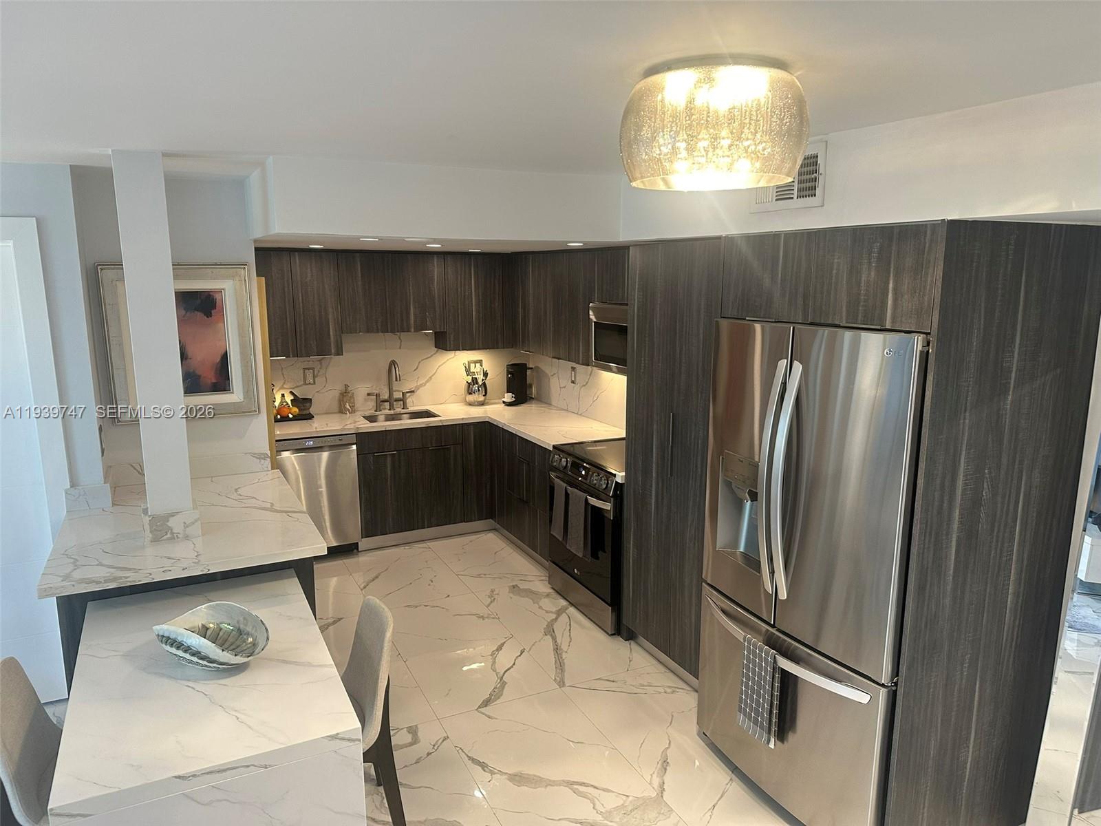 SERENITY ON THE RIVER CON - Residential