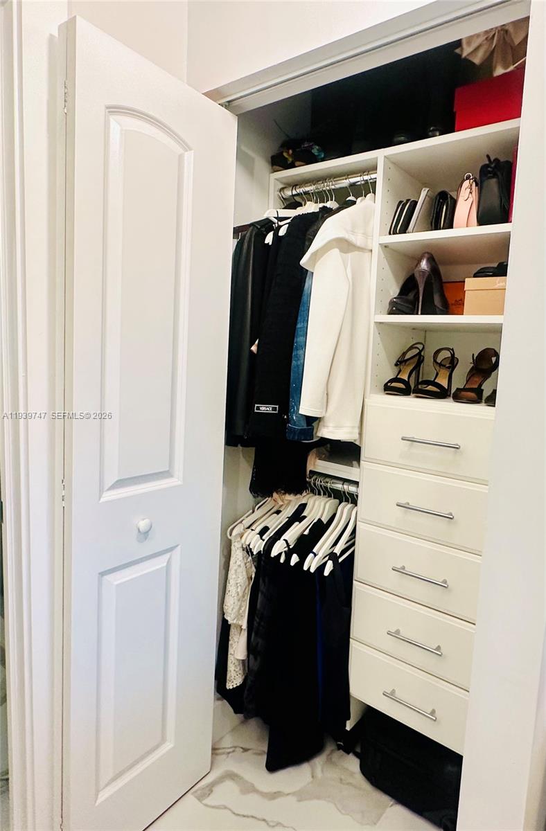 SERENITY ON THE RIVER CON - Residential