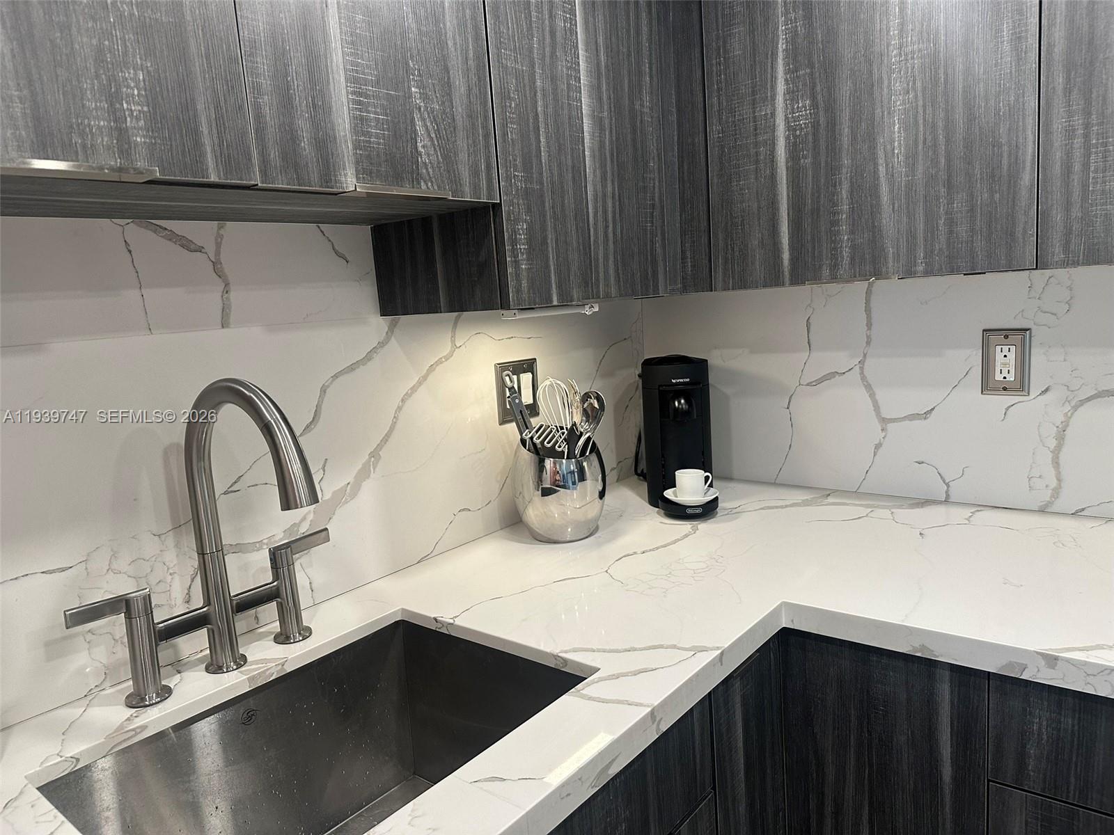 SERENITY ON THE RIVER CON - Residential