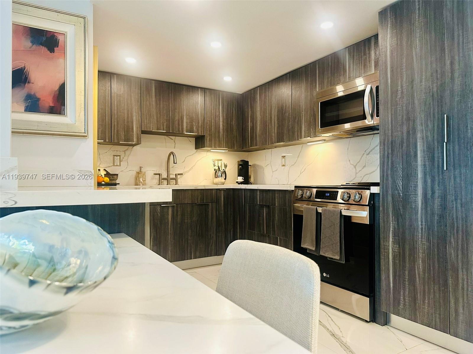 SERENITY ON THE RIVER CON - Residential