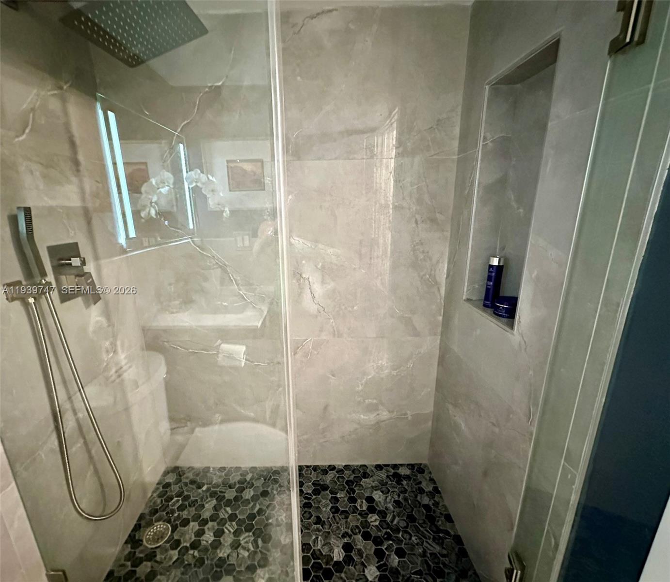 SERENITY ON THE RIVER CON - Residential