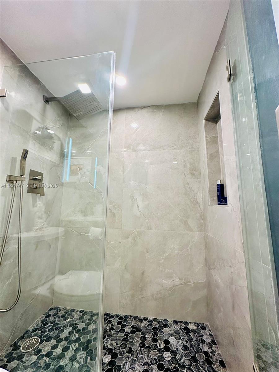 SERENITY ON THE RIVER CON - Residential