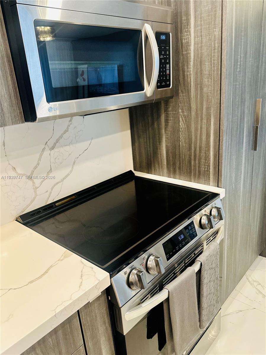 SERENITY ON THE RIVER CON - Residential