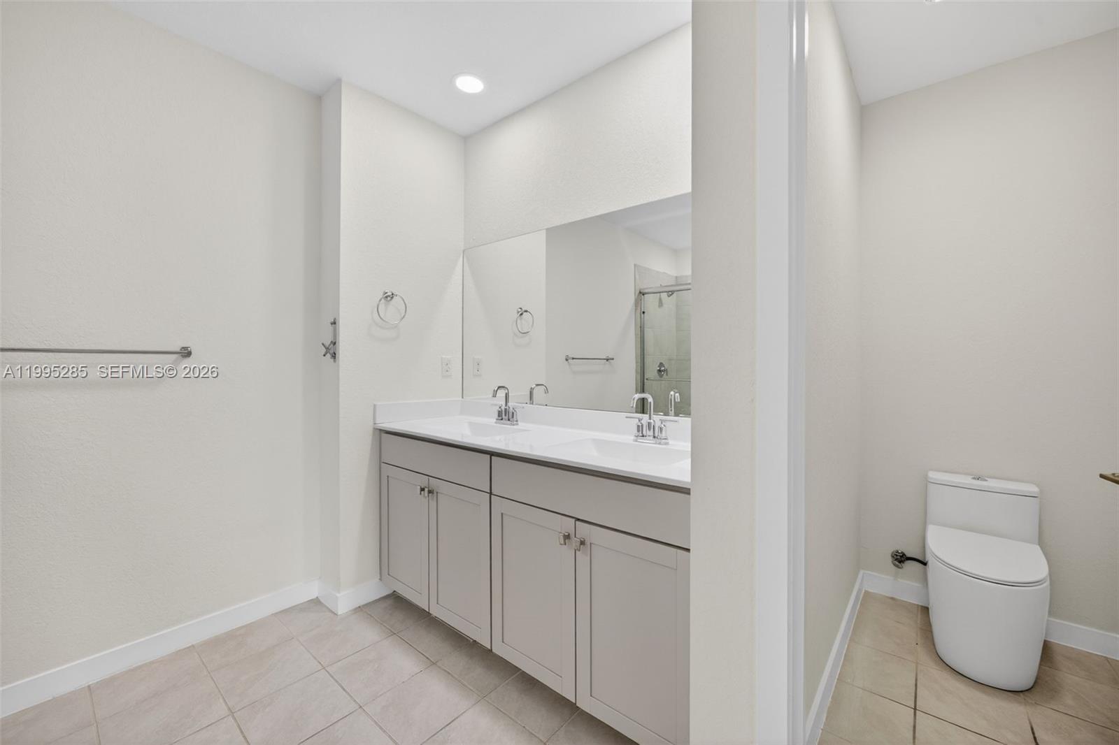 ROYAL HOMES WEST - Residential