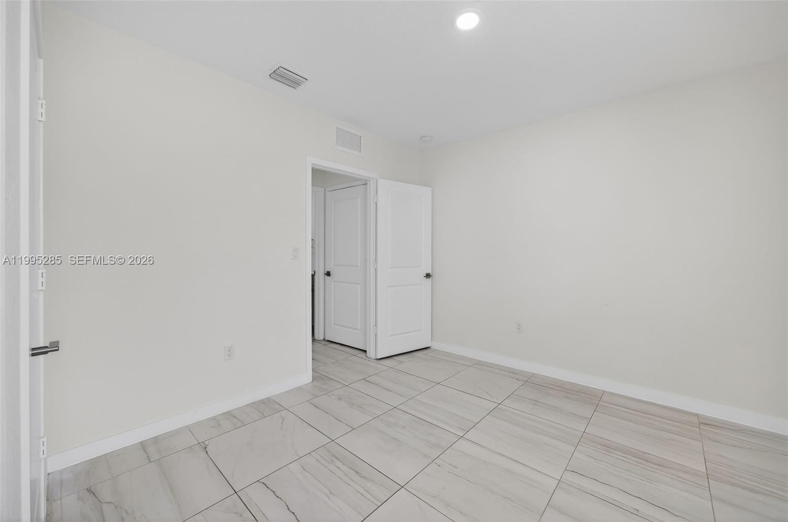 ROYAL HOMES WEST - Residential