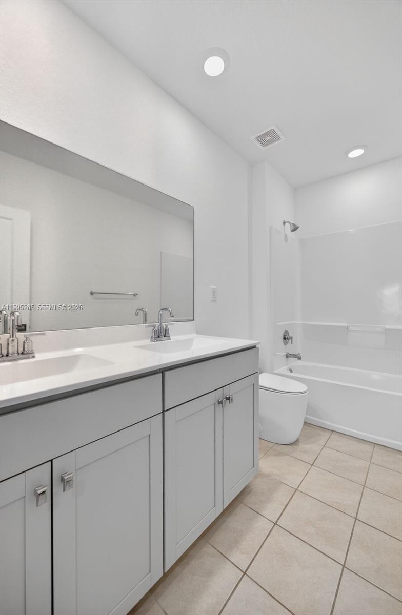 ROYAL HOMES WEST - Residential