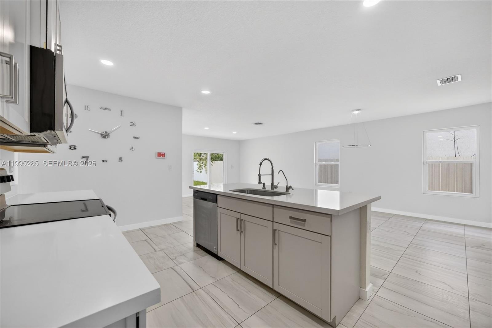 ROYAL HOMES WEST - Residential