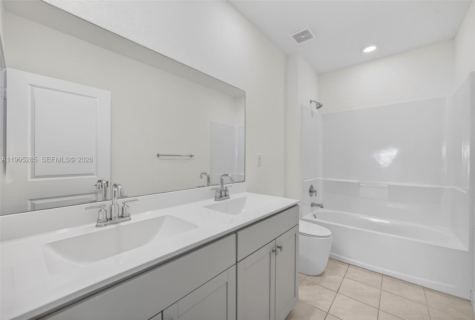 ROYAL HOMES WEST - Residential