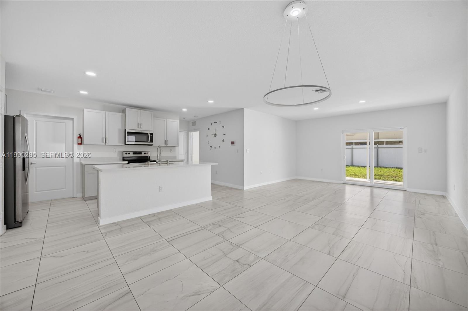 ROYAL HOMES WEST - Residential