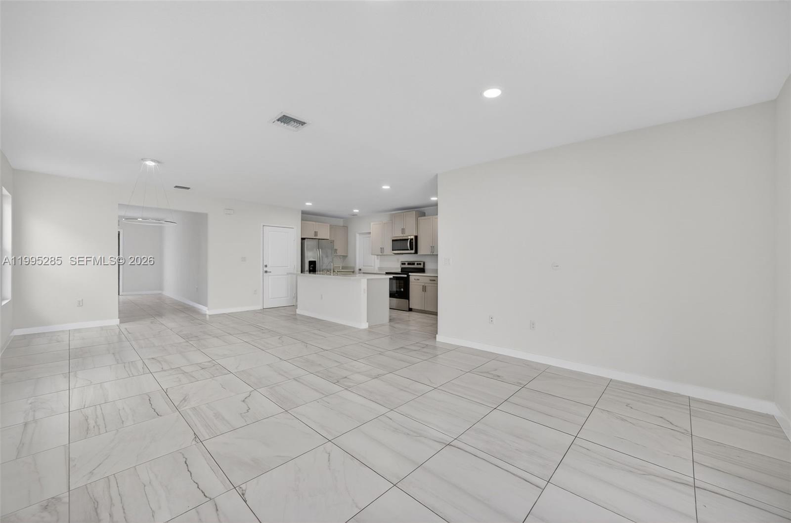 ROYAL HOMES WEST - Residential