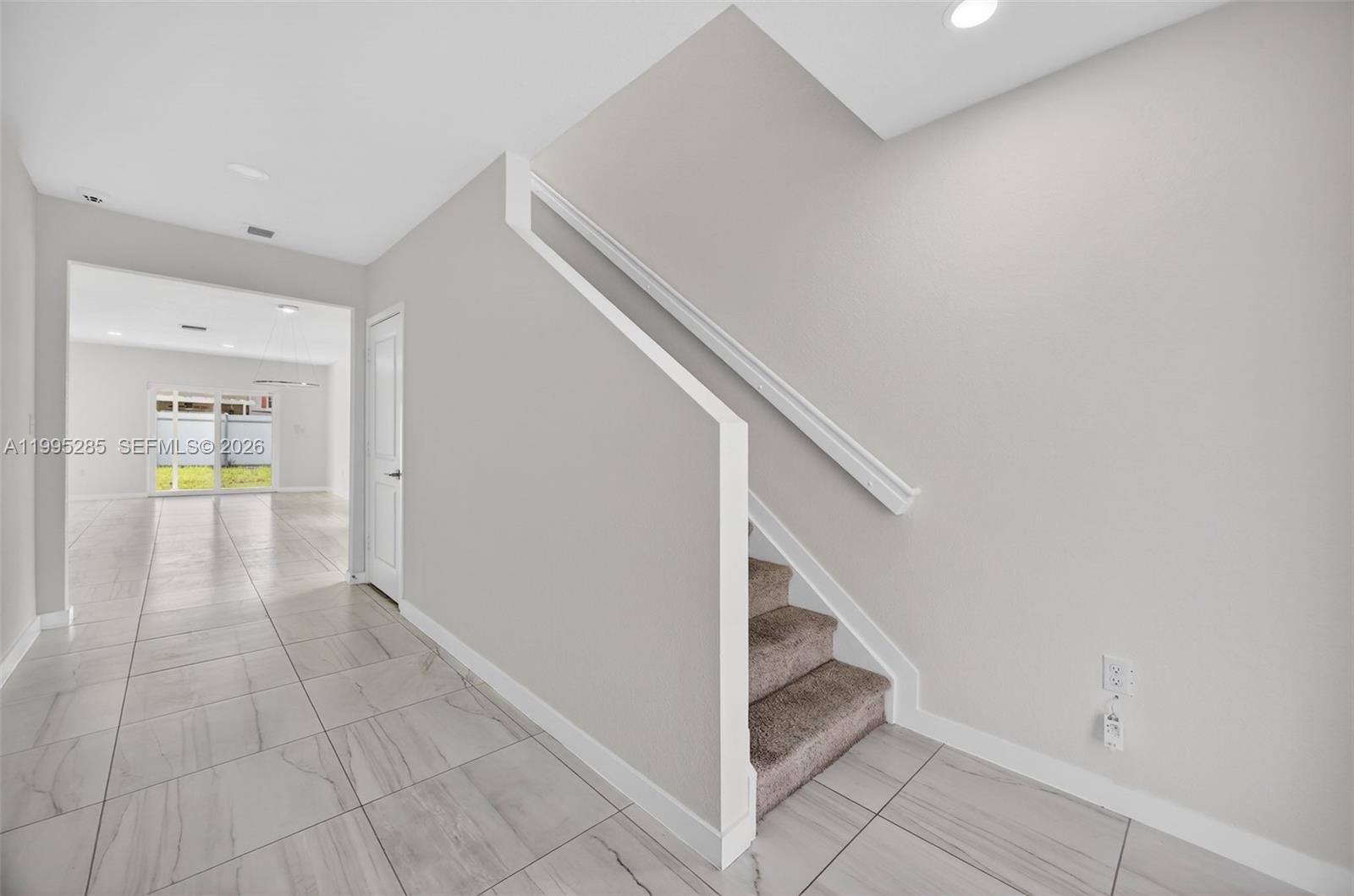 ROYAL HOMES WEST - Residential