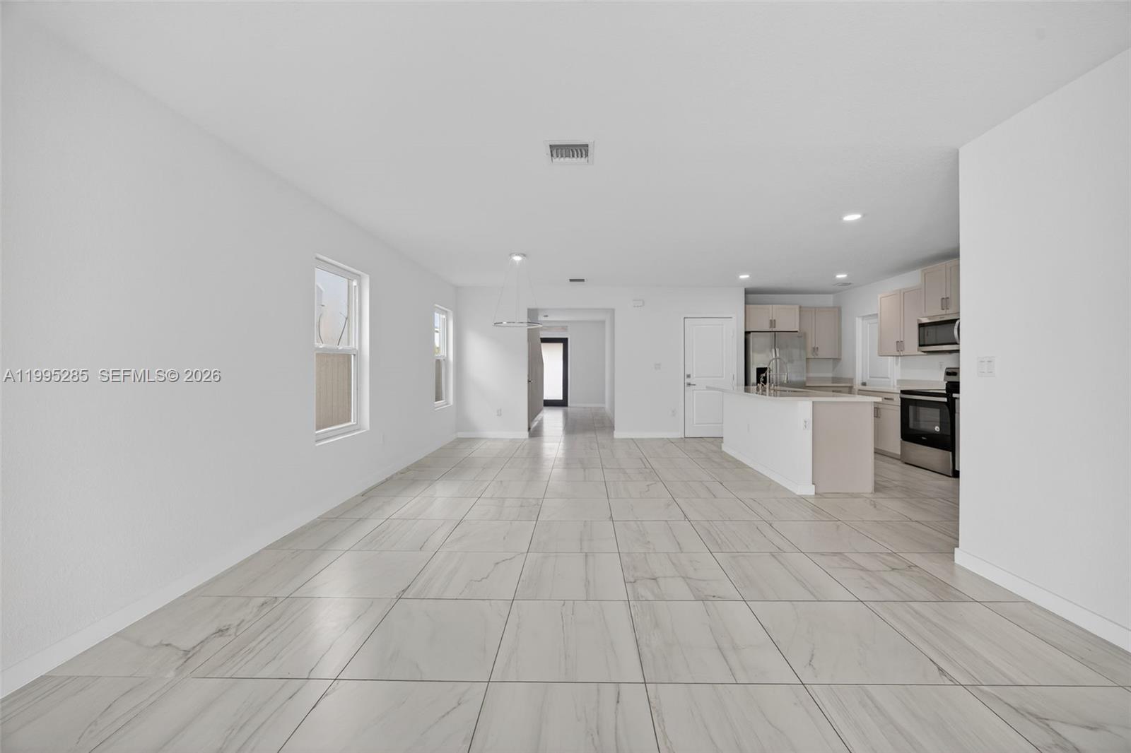 ROYAL HOMES WEST - Residential