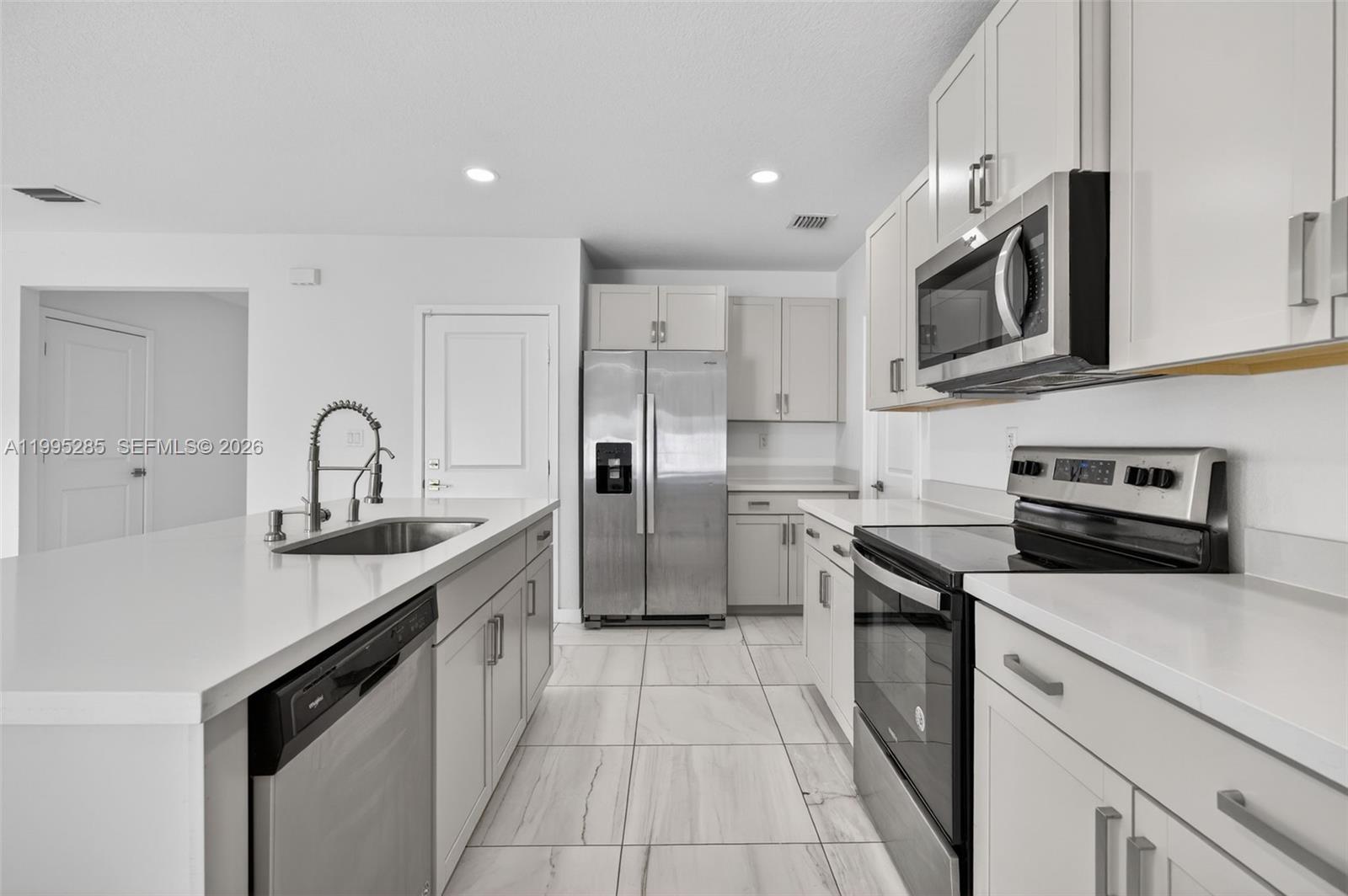 ROYAL HOMES WEST - Residential