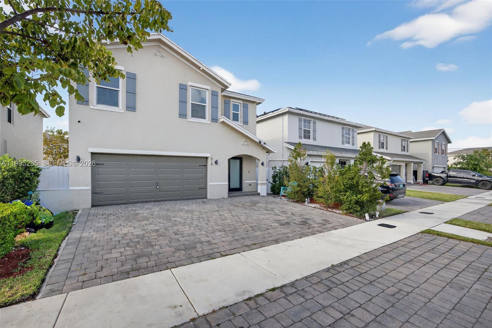 ROYAL HOMES WEST - Residential