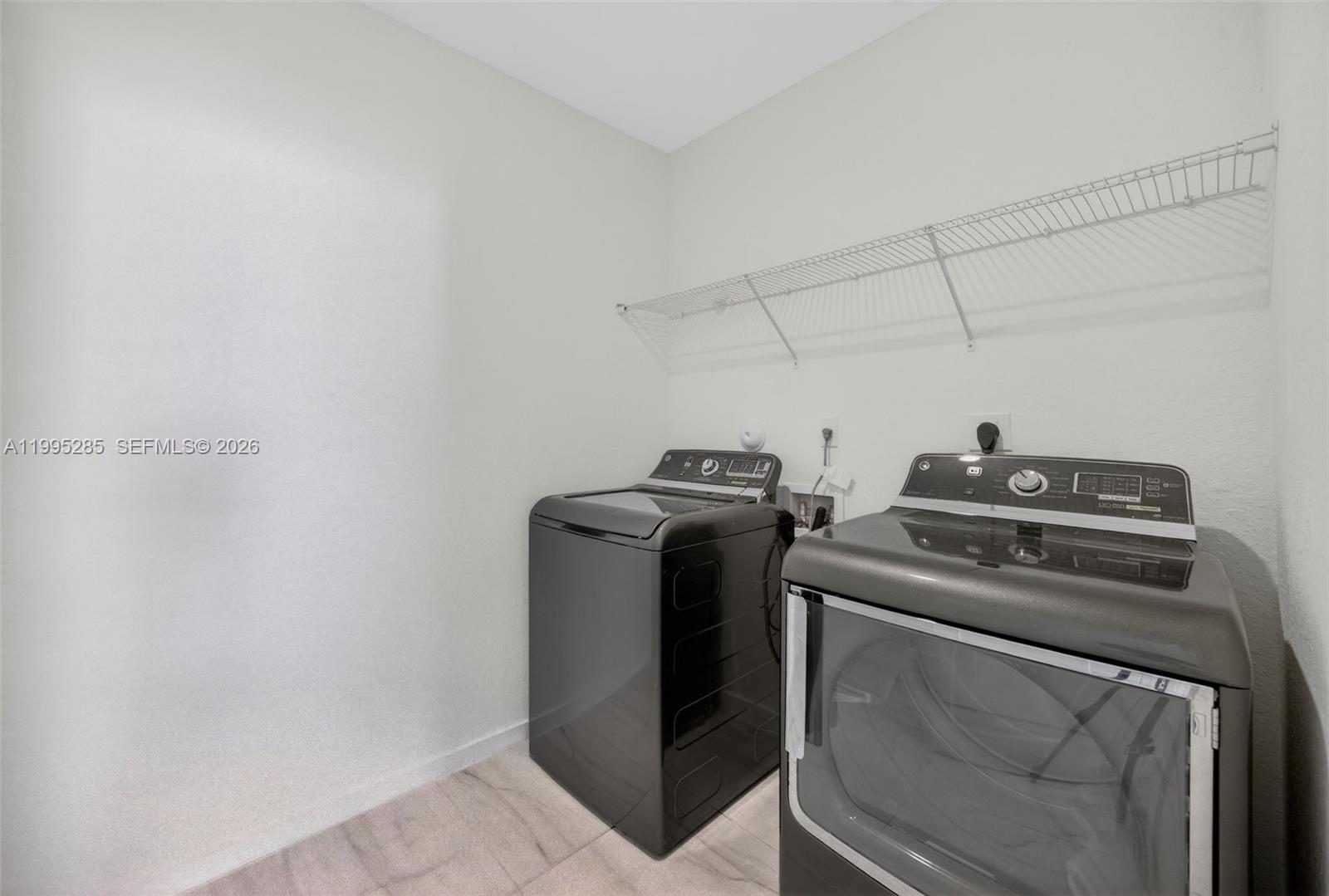 ROYAL HOMES WEST - Residential