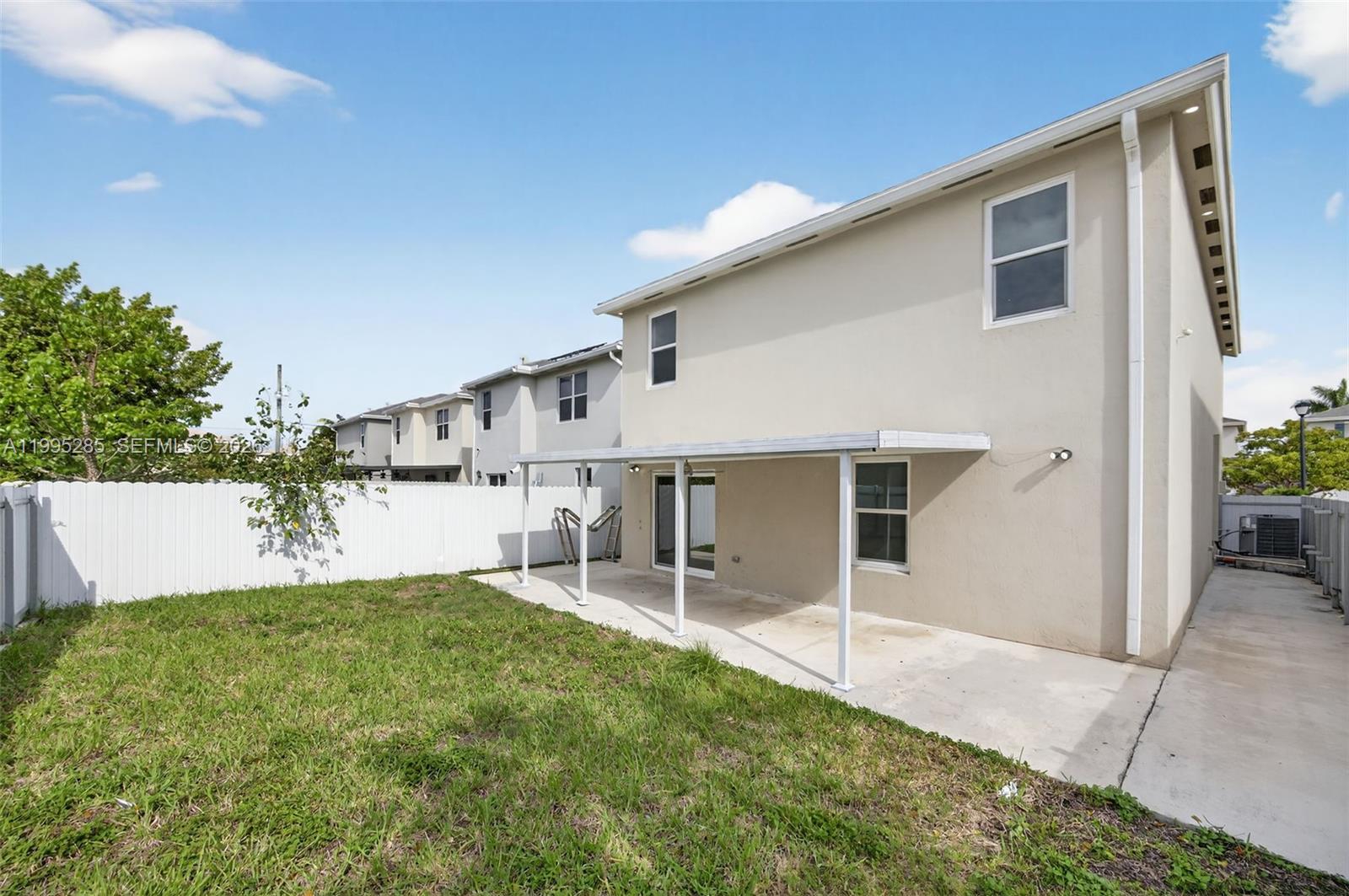 ROYAL HOMES WEST - Residential