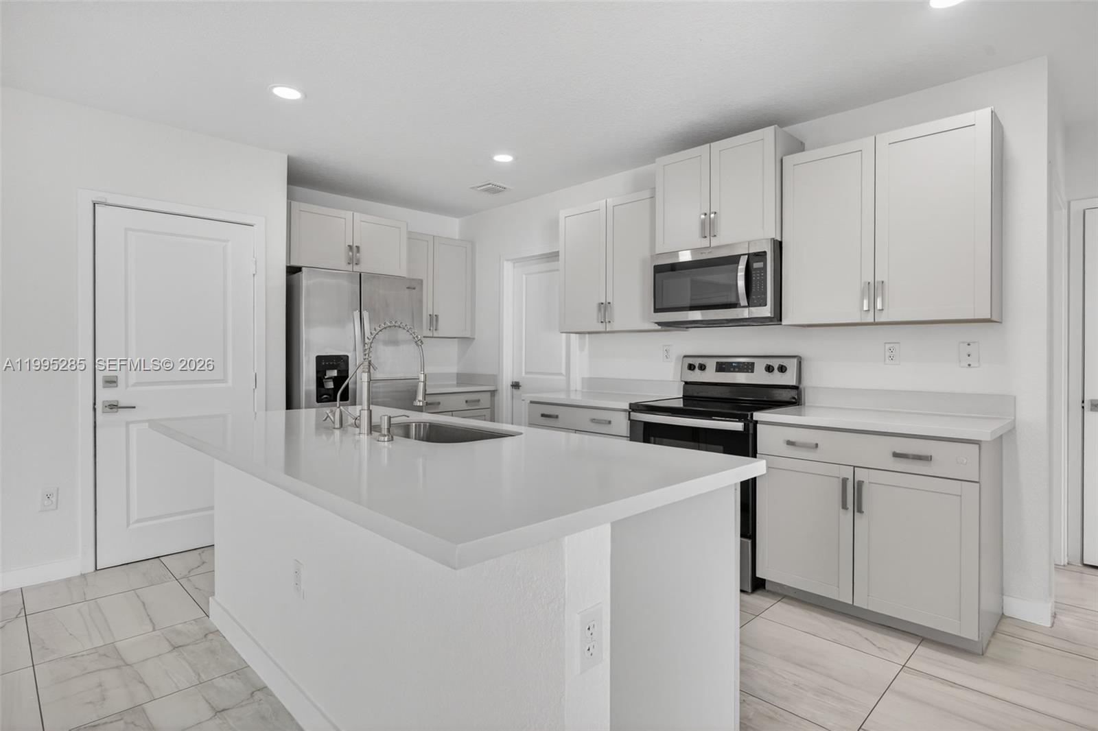 ROYAL HOMES WEST - Residential