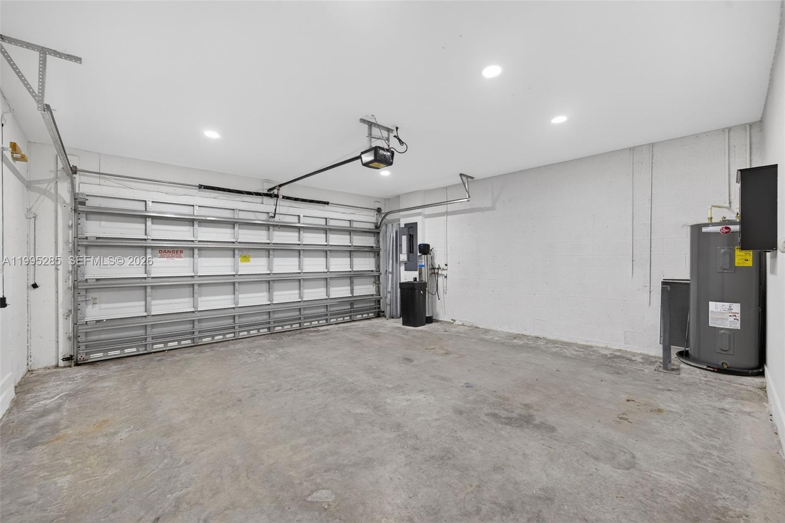 ROYAL HOMES WEST - Residential