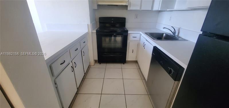 LAKESIDE MANOR SOUTH COND - Residential Lease