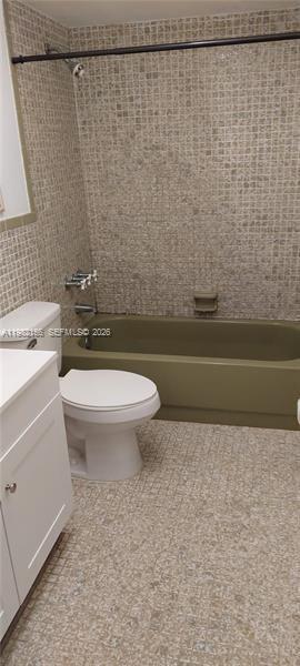 LAKESIDE MANOR SOUTH COND - Residential Lease