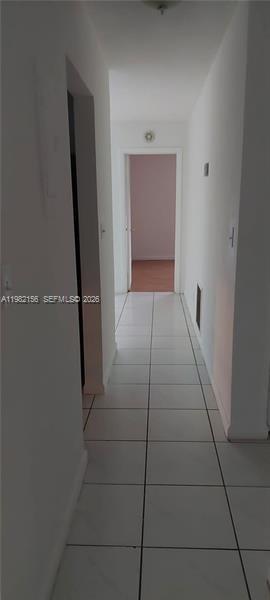 LAKESIDE MANOR SOUTH COND - Residential Lease