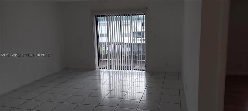 LAKESIDE MANOR SOUTH COND - Residential Lease