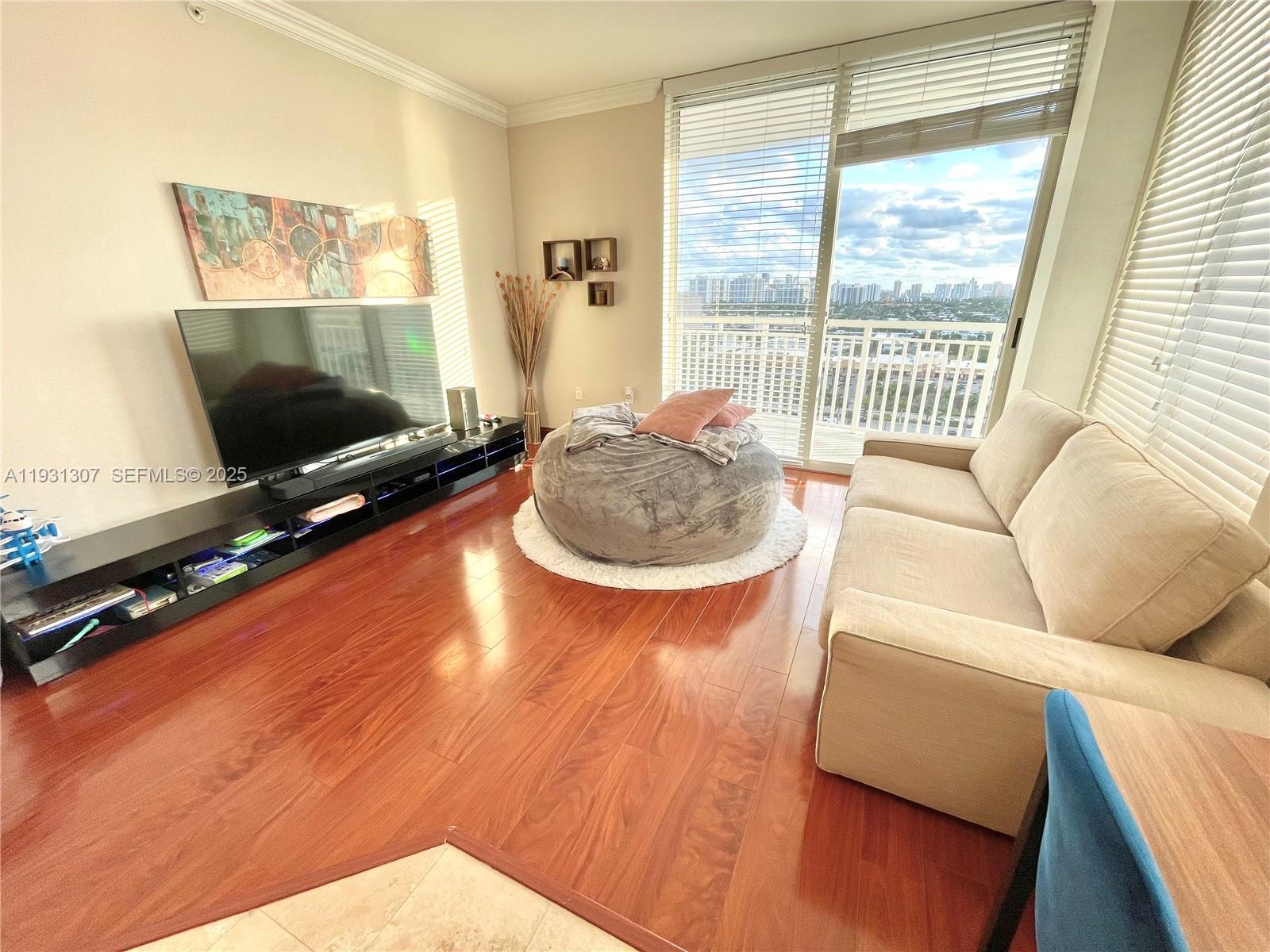 DUO CONDOMINIUM WEST - Residential Lease