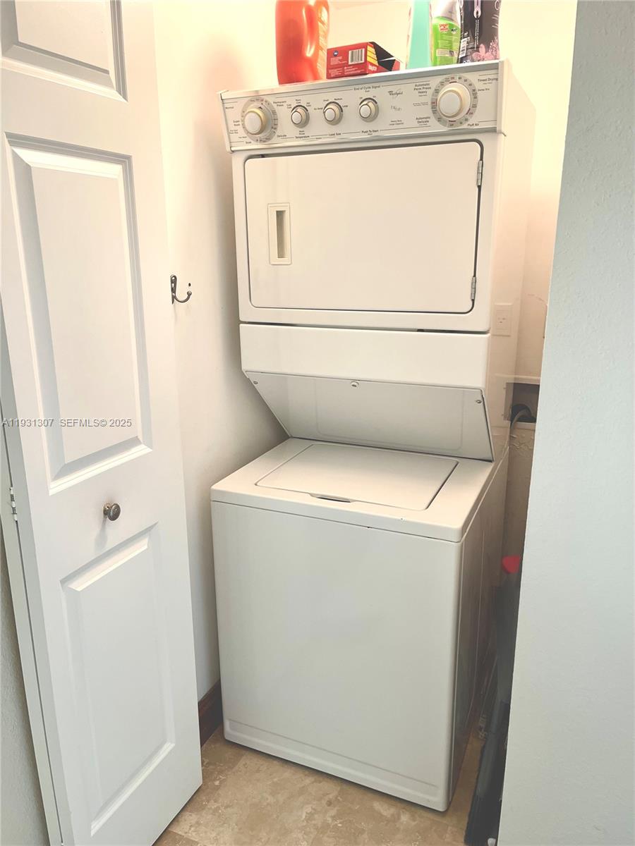 DUO CONDOMINIUM WEST - Residential Lease