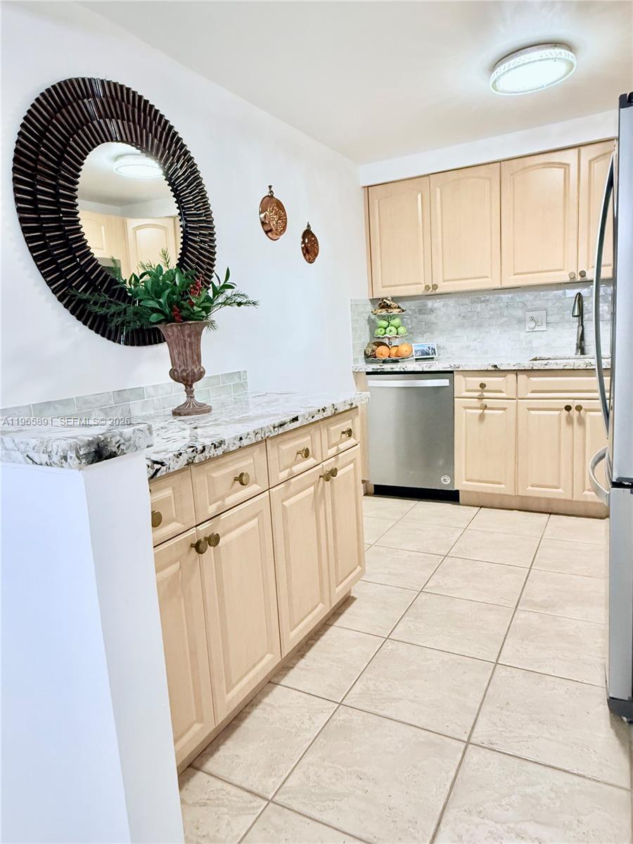 IMPERIAL POINT CONDO - Residential