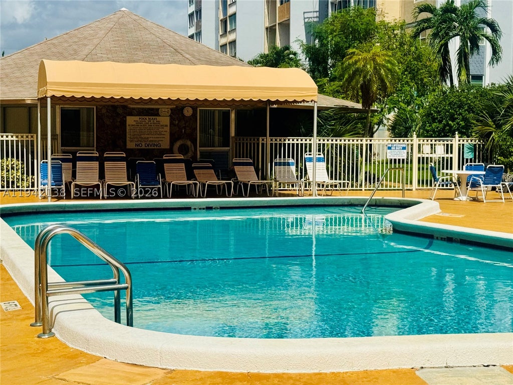Photo of 420 NE 12th Ave #502, Hallandale Beach, FL 33009 (MLS # A11942138)