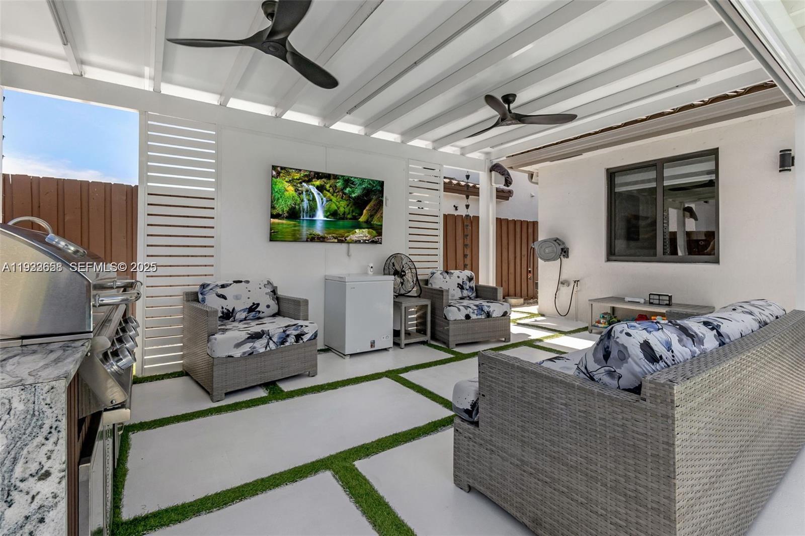 ESTATES AT SILVER PALM - Residential Lease