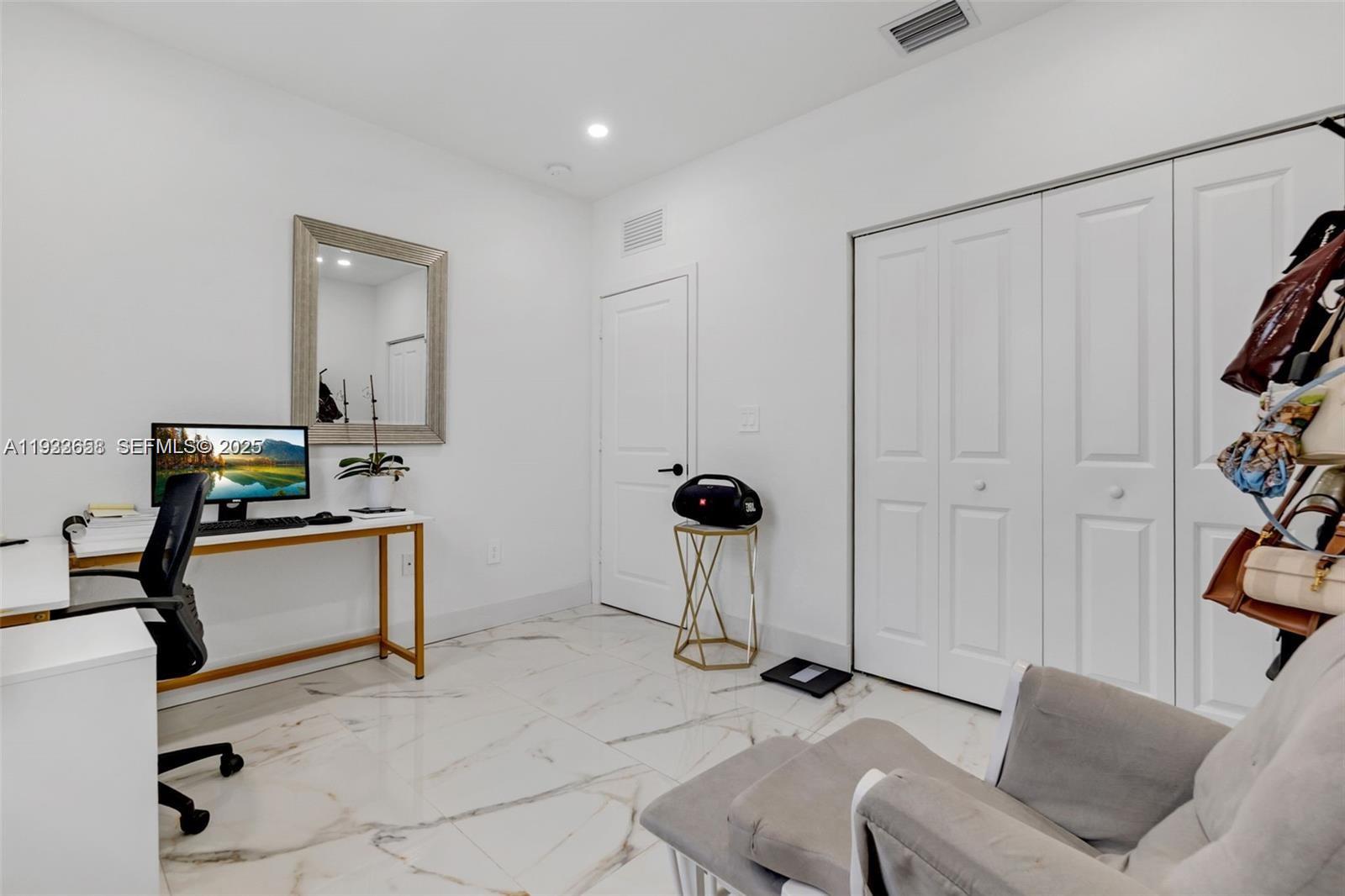 ESTATES AT SILVER PALM - Residential Lease