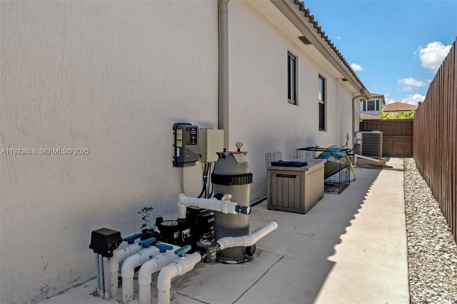 ESTATES AT SILVER PALM - Residential Lease