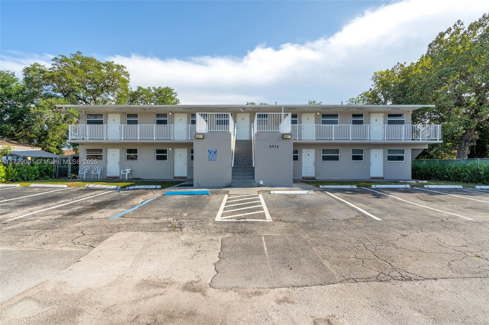 Rental Property at 6034 Arthur St 2, Hollywood, Broward County, Florida - Bedrooms: 1 
Bathrooms: 1  - $1,700 MO.