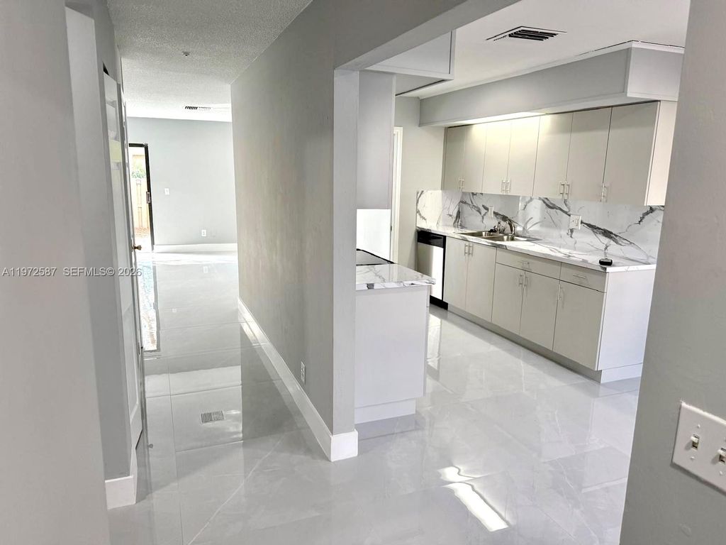 Photo of 2700 N 34th Ave #I, Hollywood, FL 33021 (MLS # A11972587)