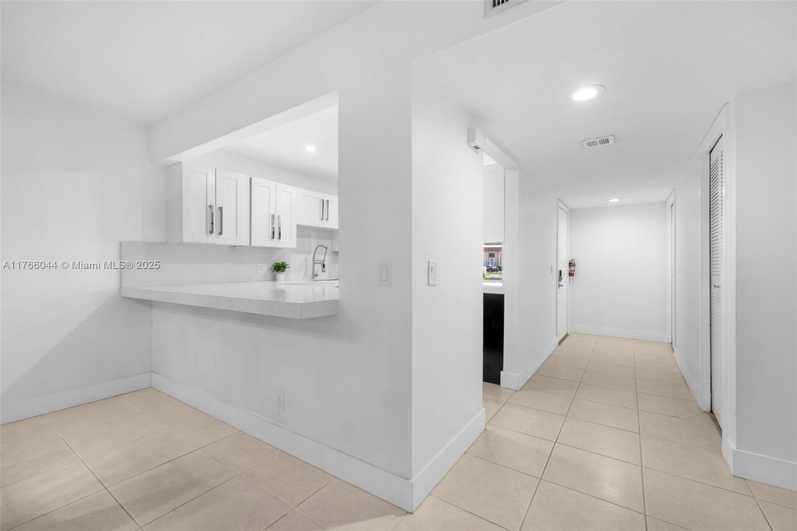 RACQUET CLUB APTS AT BONA - Residential