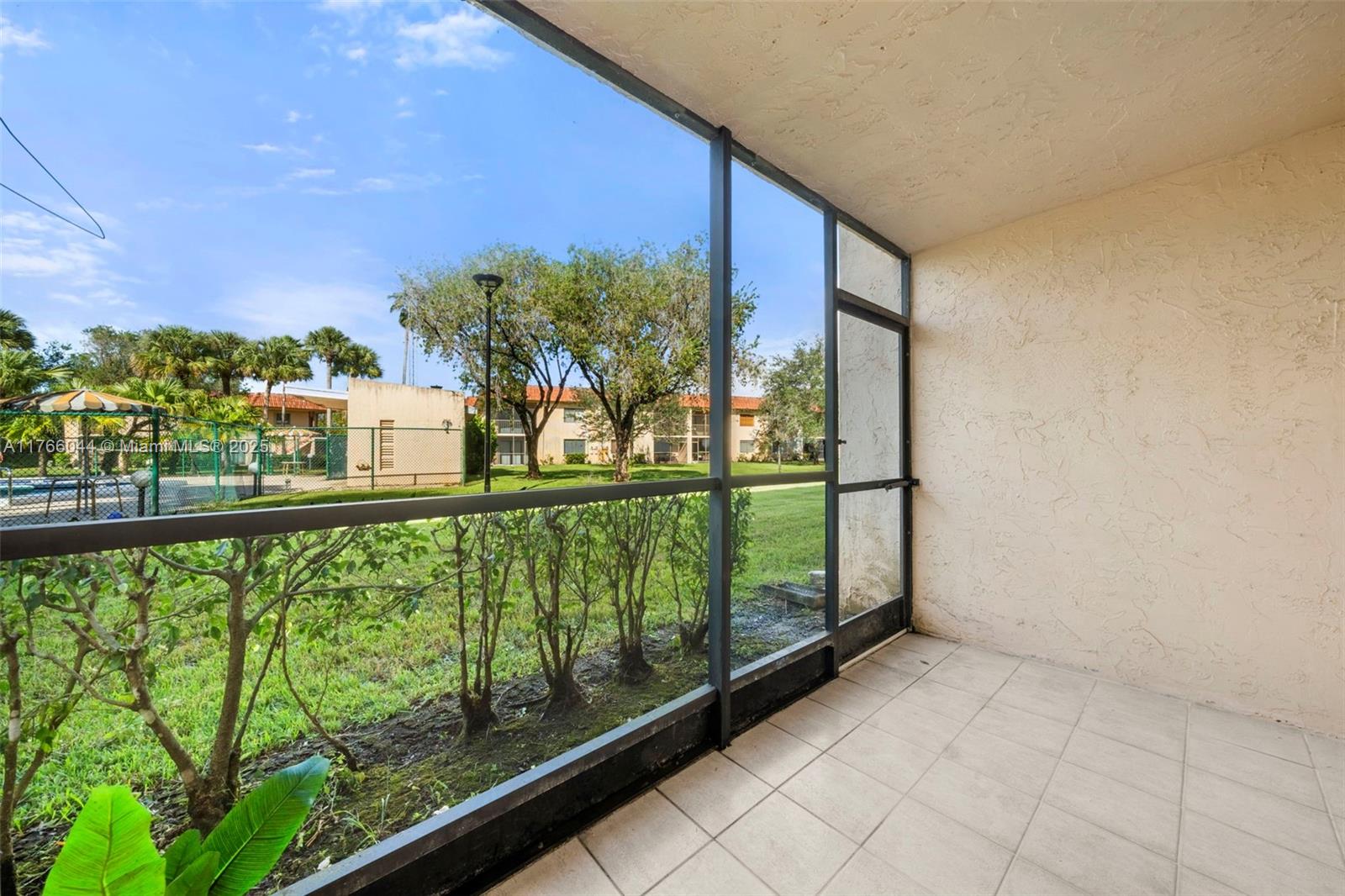 RACQUET CLUB APTS AT BONA - Residential